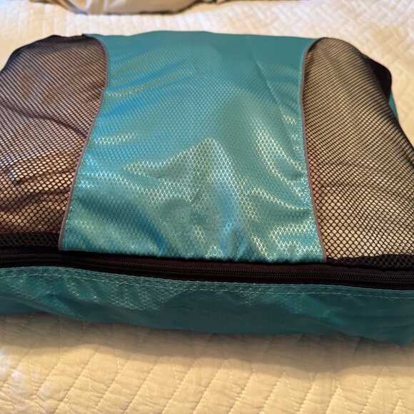 TRAVEL--- Compression Packing Cubes (3 Large) - Picture 4 of 7